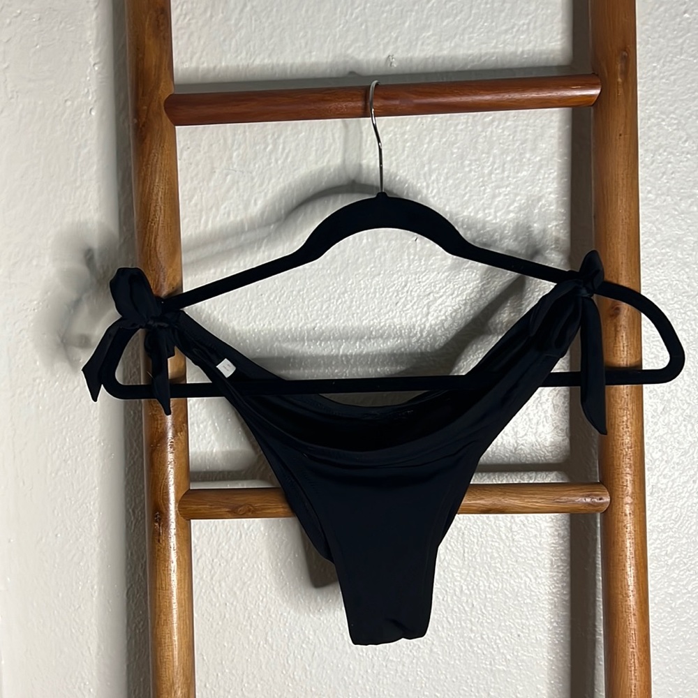 Victoria’s Secret Large bathing suit bottoms, scrunch butt, tie on the side